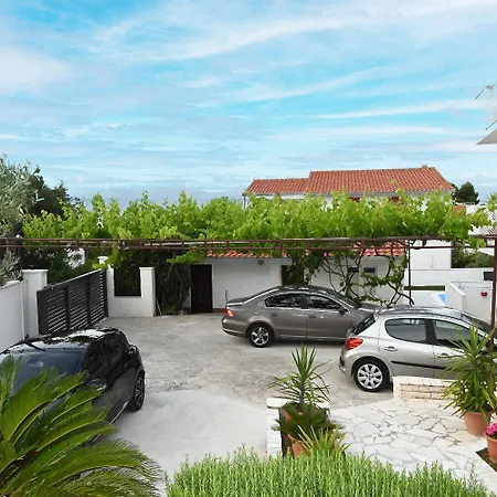 Mihovilovic Apartman Slatine